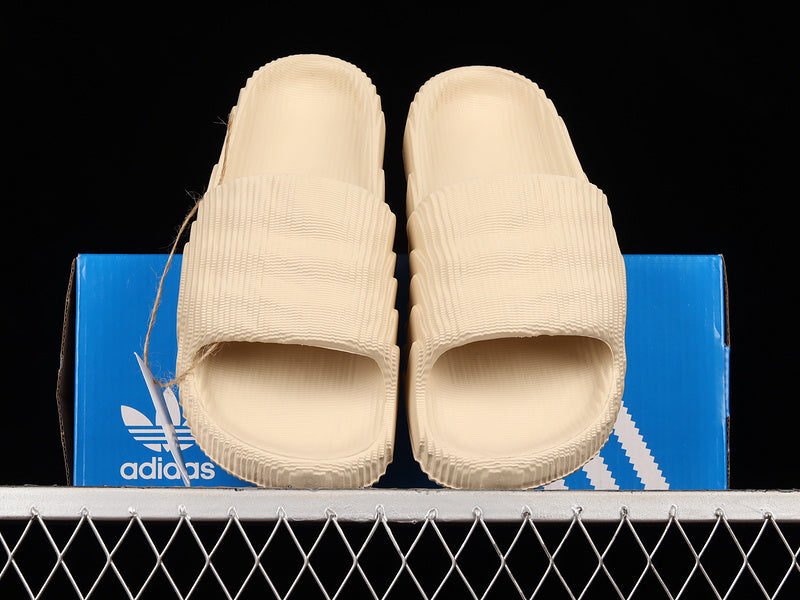 adidasUnisex Adilette 22 - BEIGE  Slides