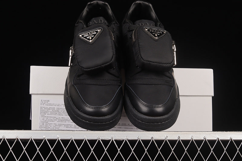 Forum 84 - Black