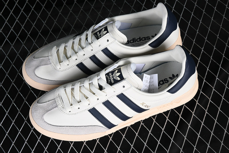 adidasOriginals Jeans - White