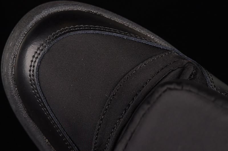 Forum 84 - Black