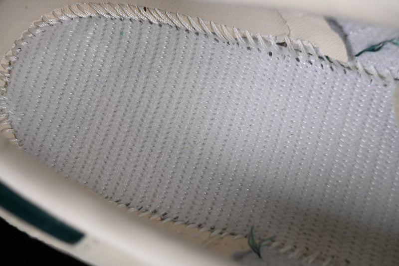 Ronnie Fieg x Clarks x 8TH Street Samba - White