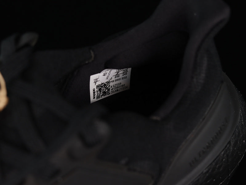 adidasUnisex Ultraboost Light 23 - Triple Black