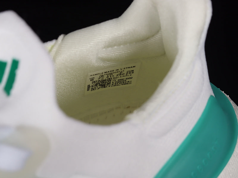 adidasUnisex Ultraboost Light - COURT GREEN
