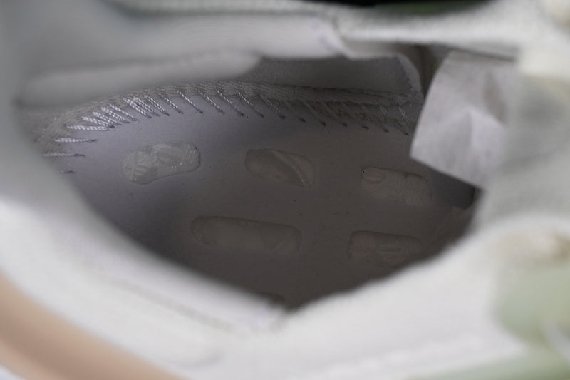 adidasUnisex Ultraboost Light 23 - Non Dyed