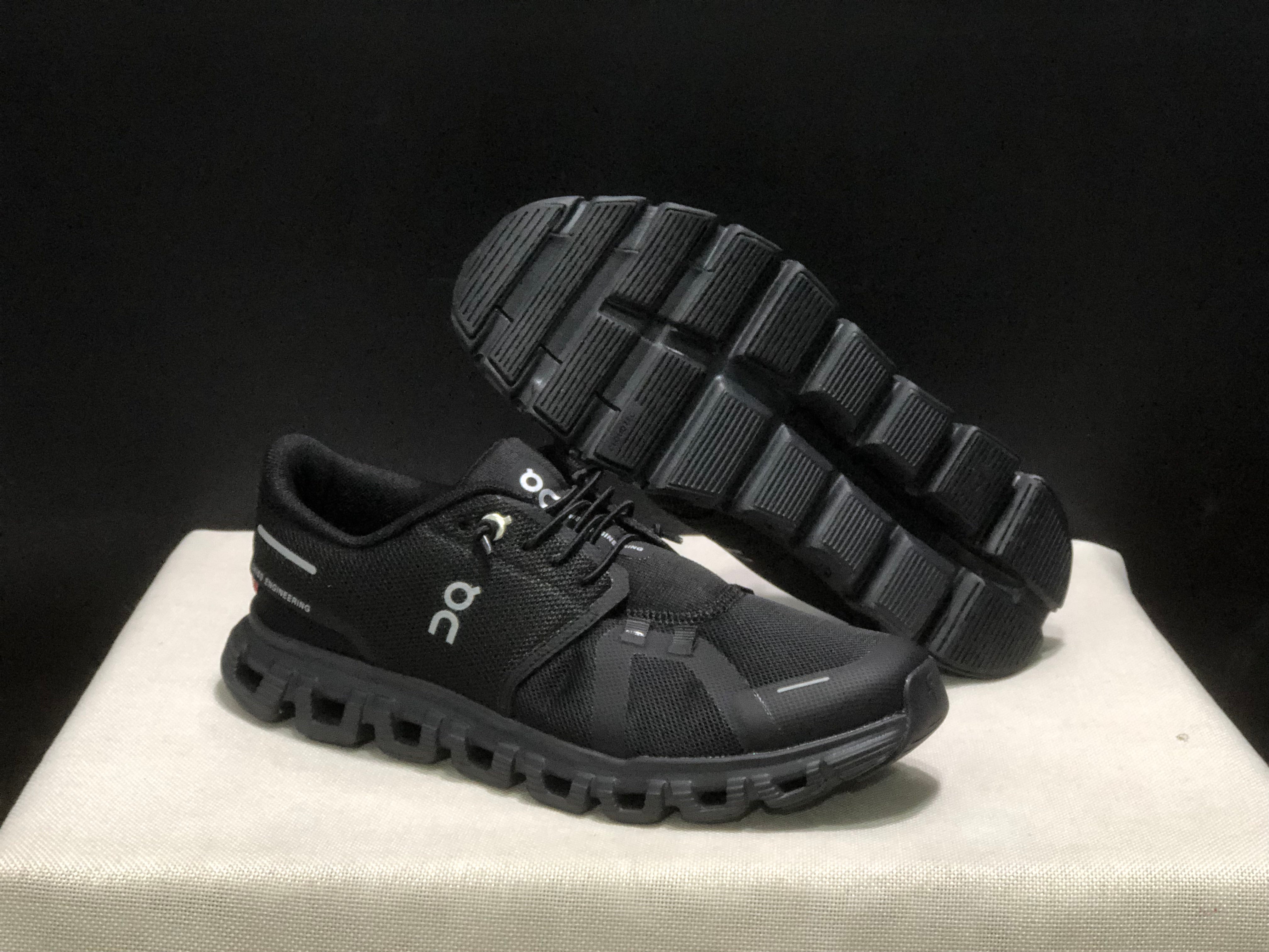 OnRunning Cloud 5 Waterproof - All Black