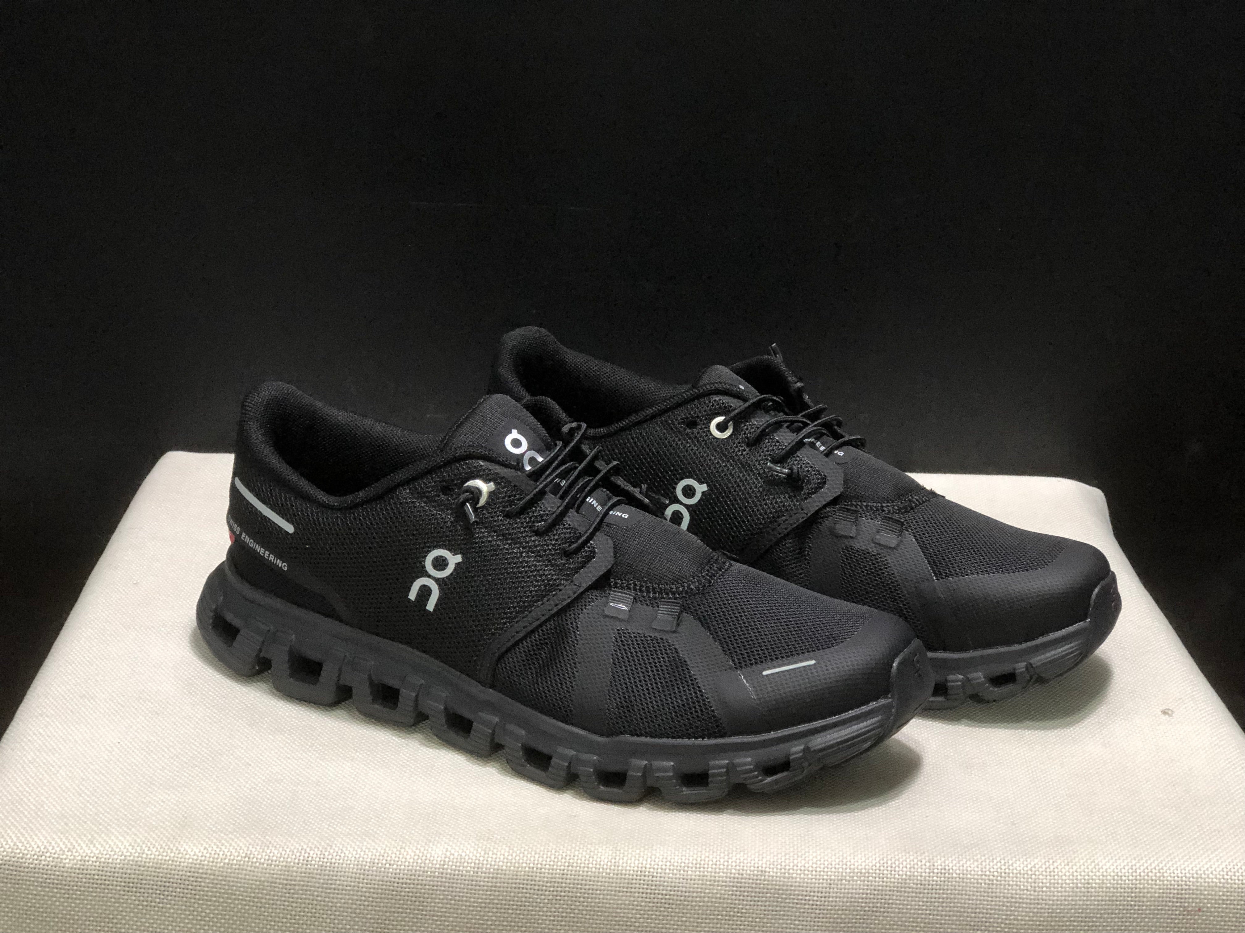 OnRunning Cloud 5 Waterproof - All Black