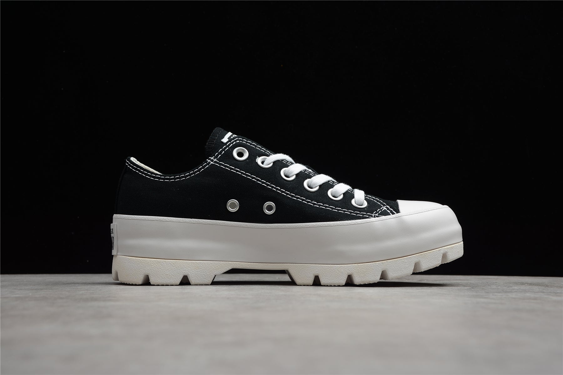 Unisex Converse Taylor All Star Lugged Chuck Low - Black