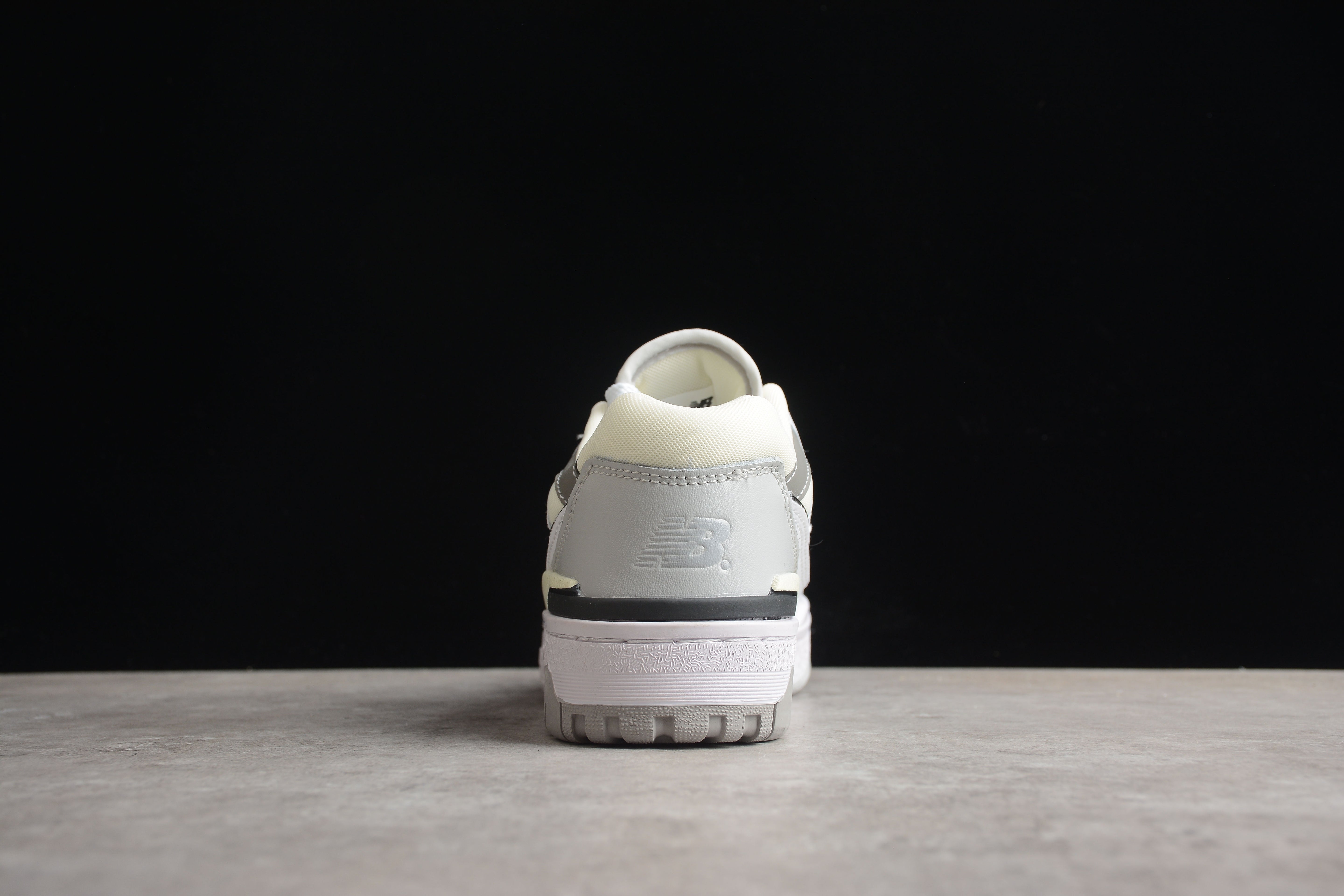 New Balance 550 - Salt and Pepper