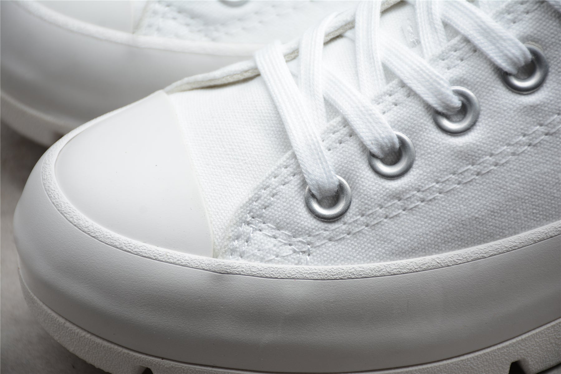 Unisex Converse Chuck Taylor All Star Lugged OX - White