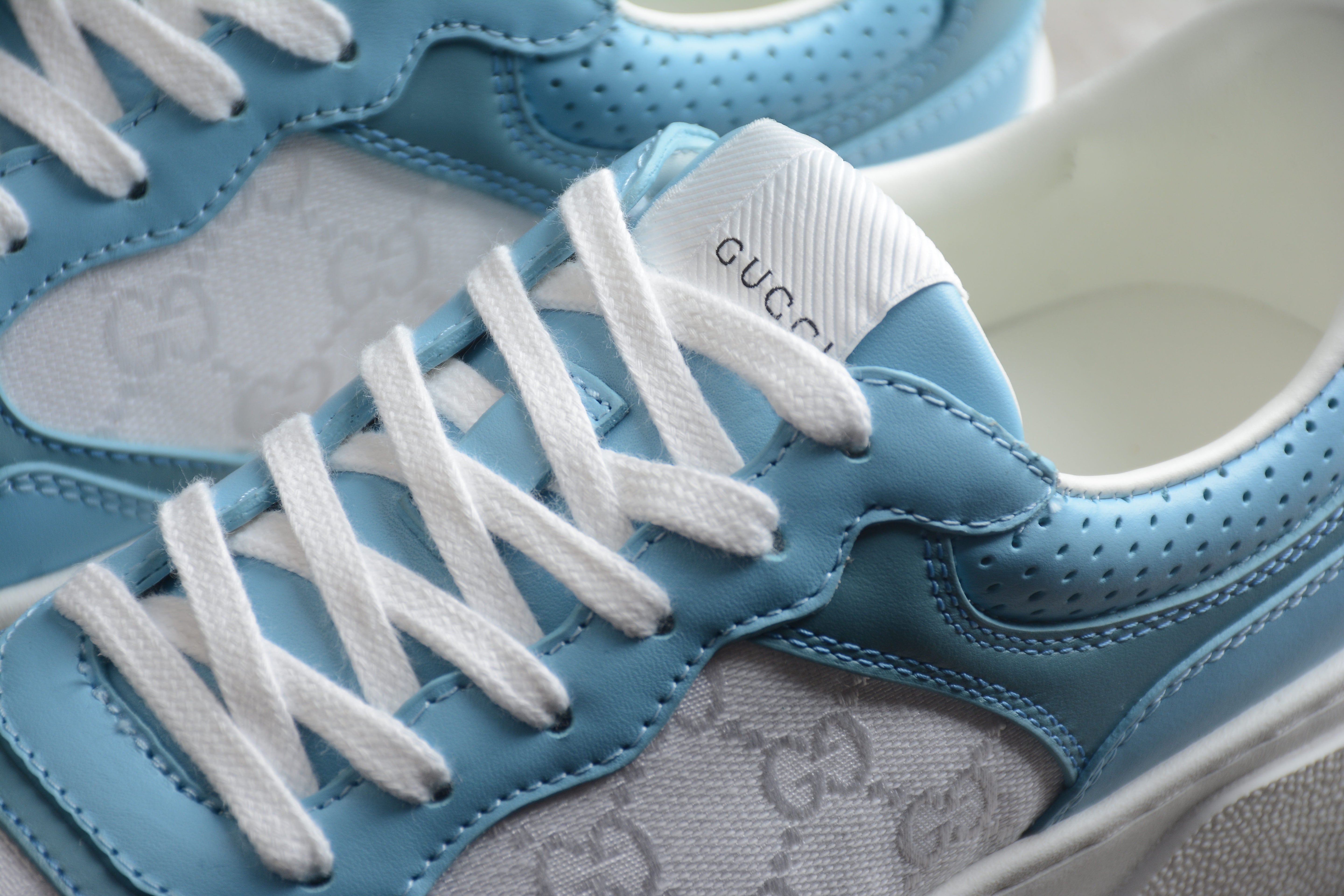 GucciUnisex Embossed Platform - Blue