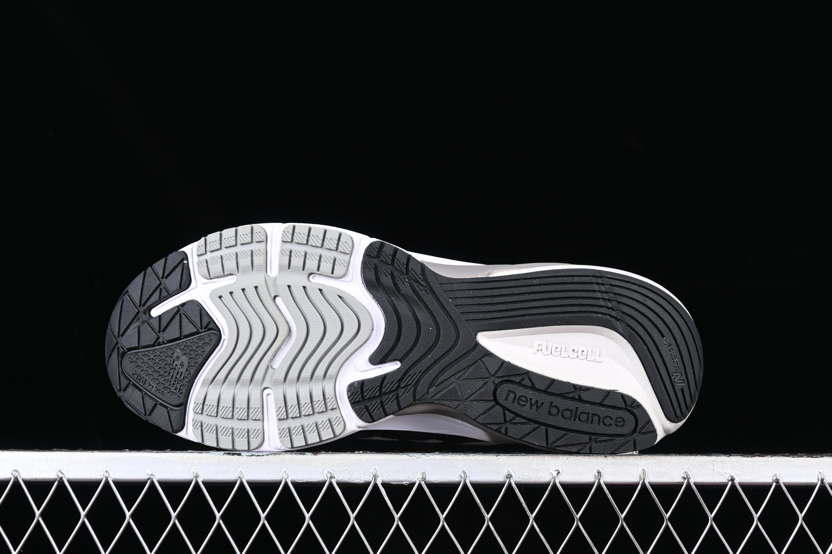 New Balance 990 V6 - Black