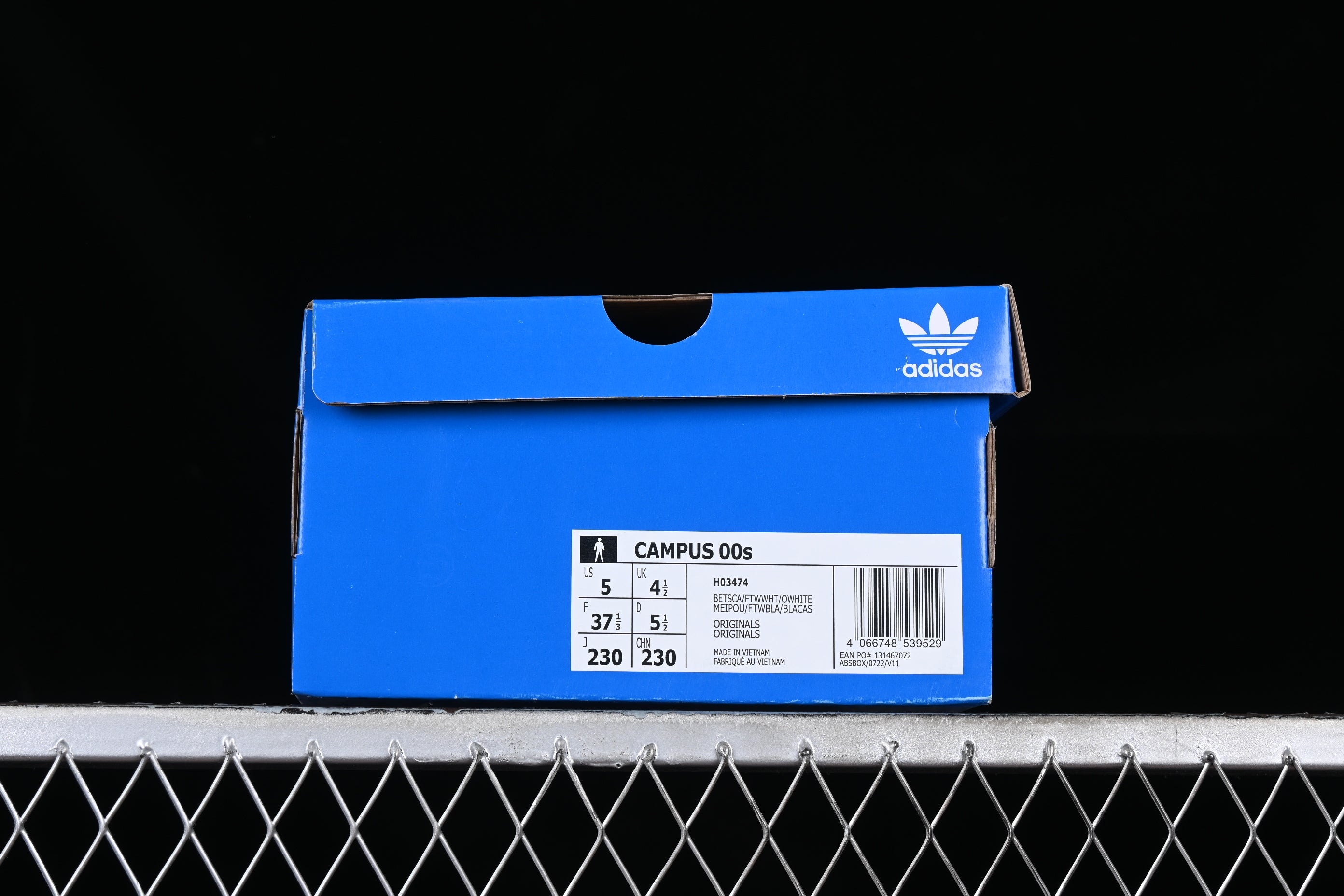 adidasUnisex Campus - Red