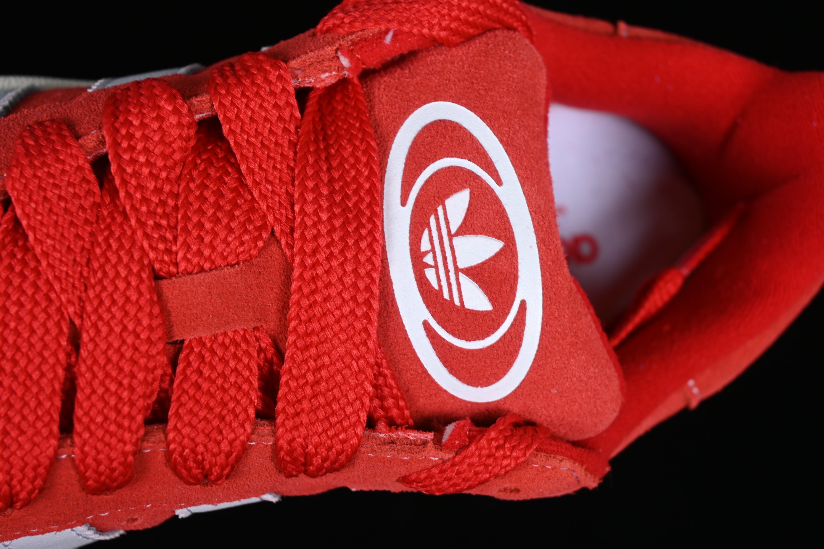 adidasUnisex Campus - Red