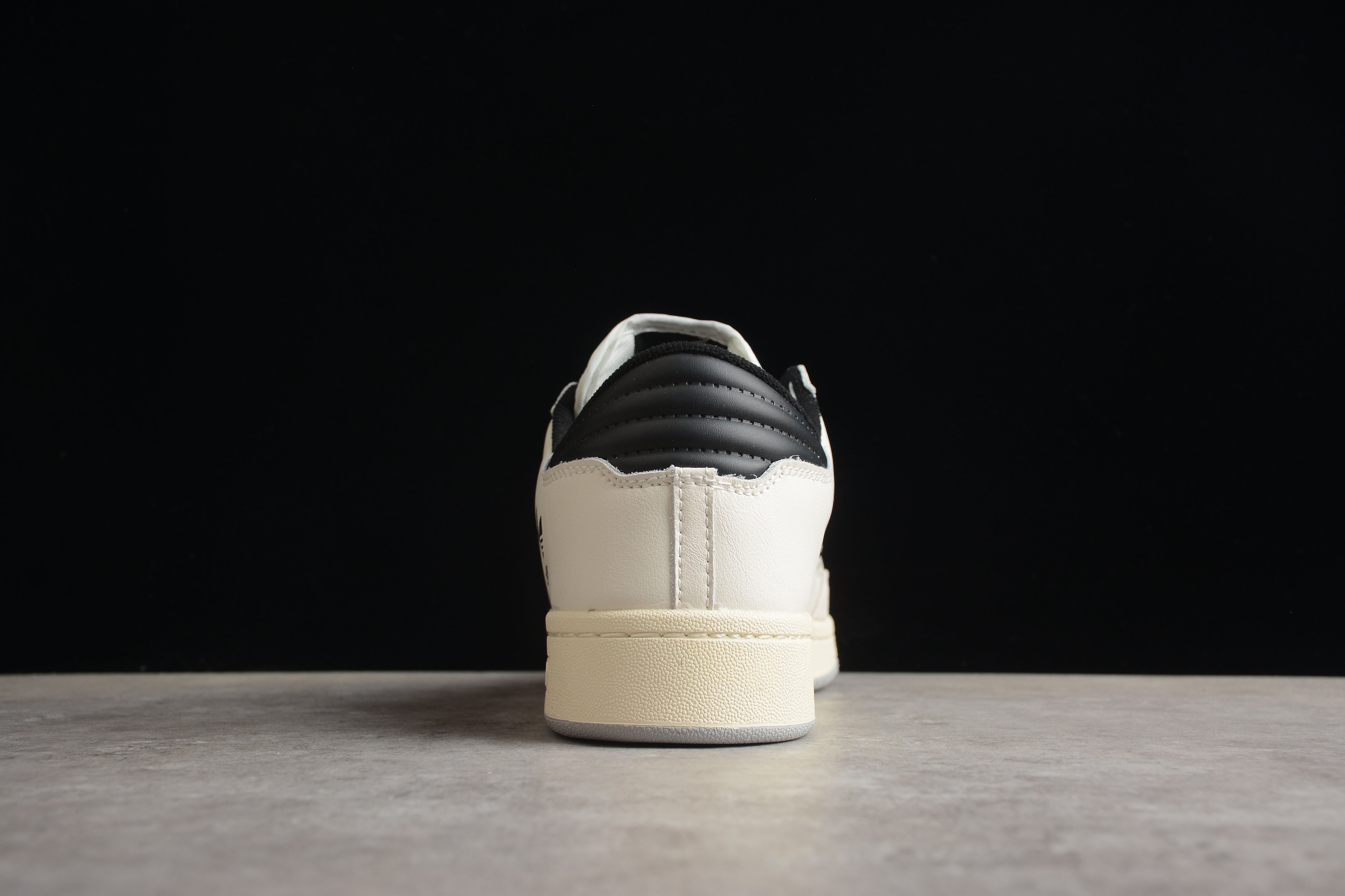 adidasUnisex Continental 85 Low - White