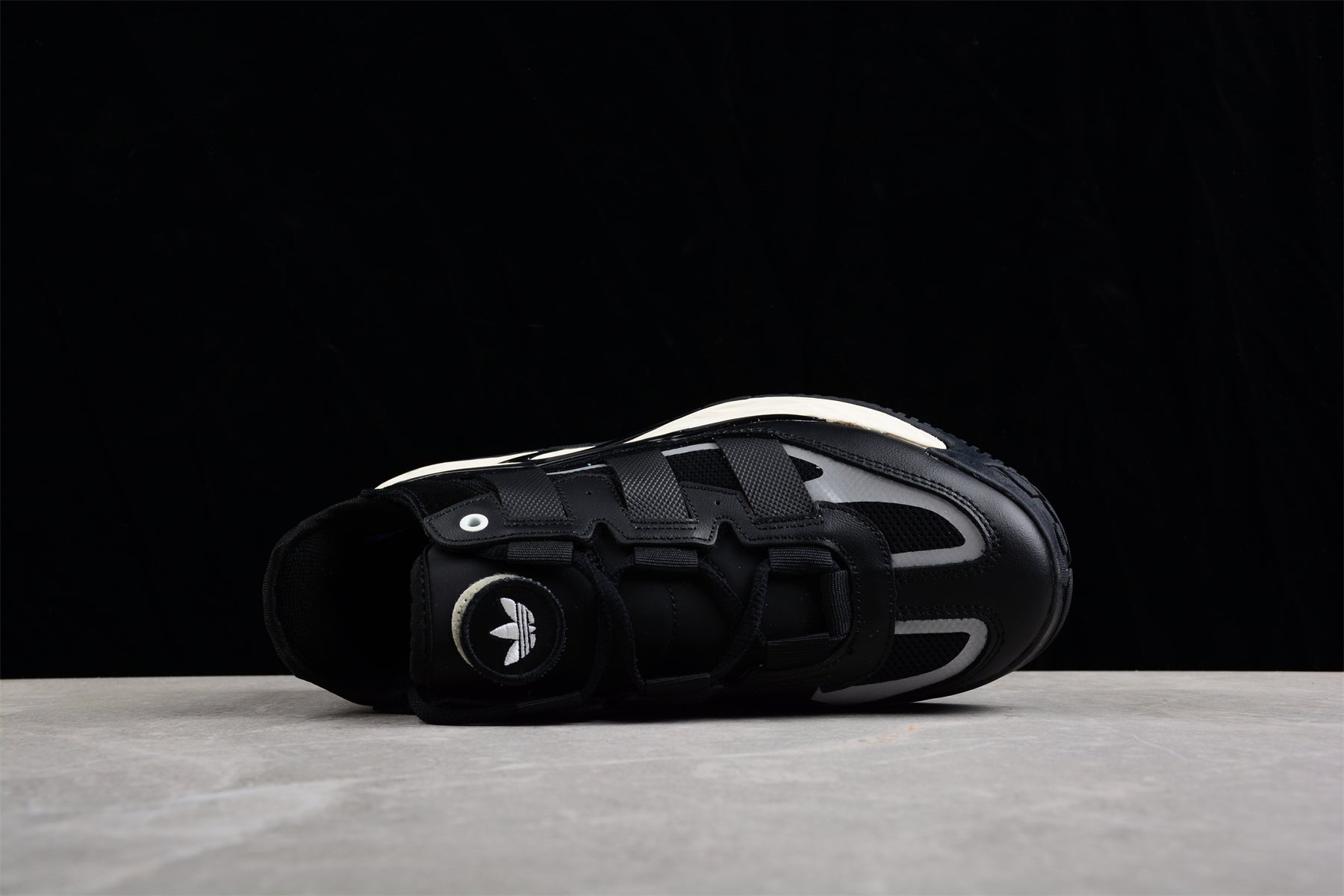 adidasUnisex Niteball - Black