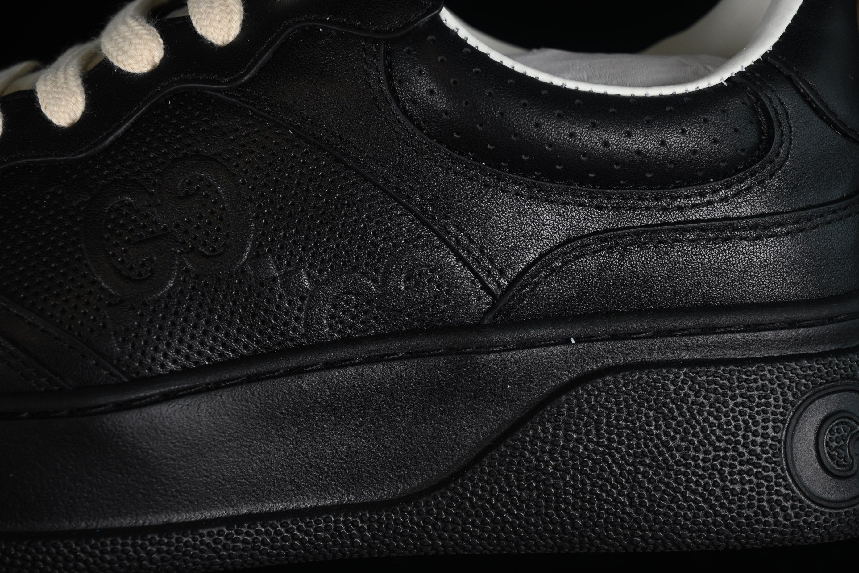 GucciUnisex GG Embossed - Black