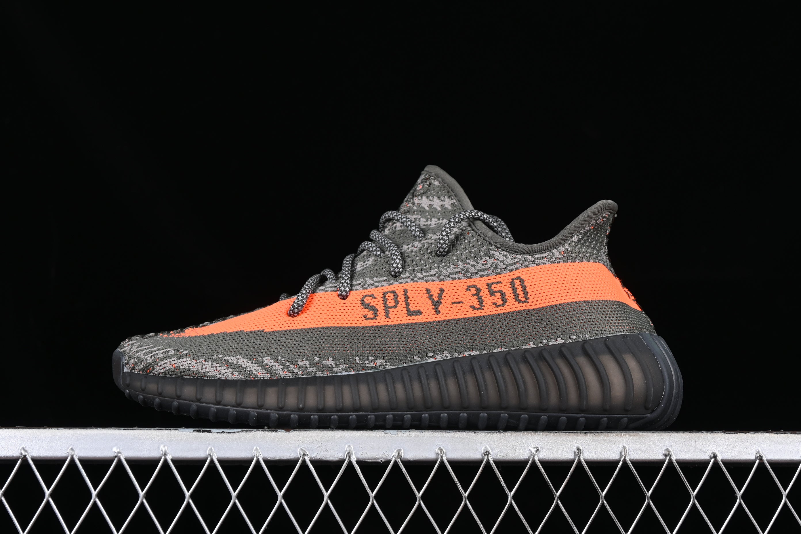 adidasUnisex Yeezy 350 - Carbon Beluga