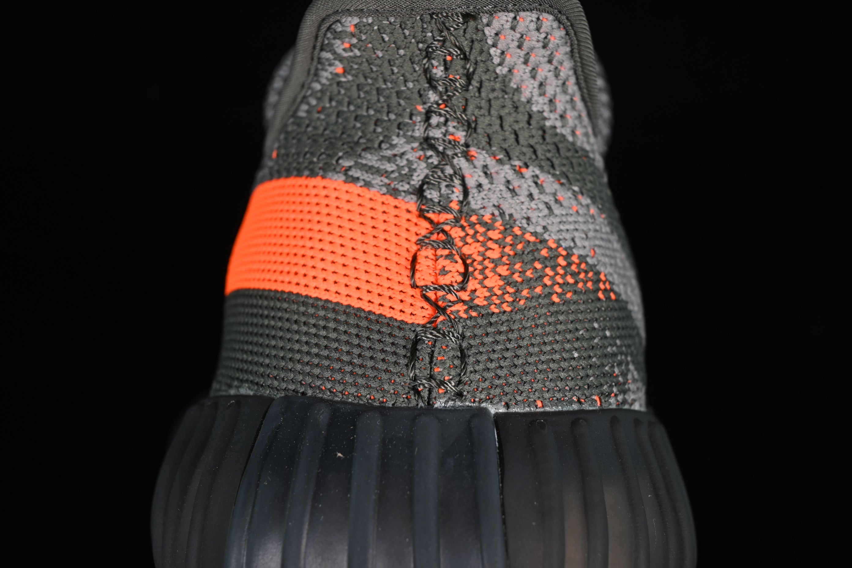 adidasUnisex Yeezy 350 - Carbon Beluga