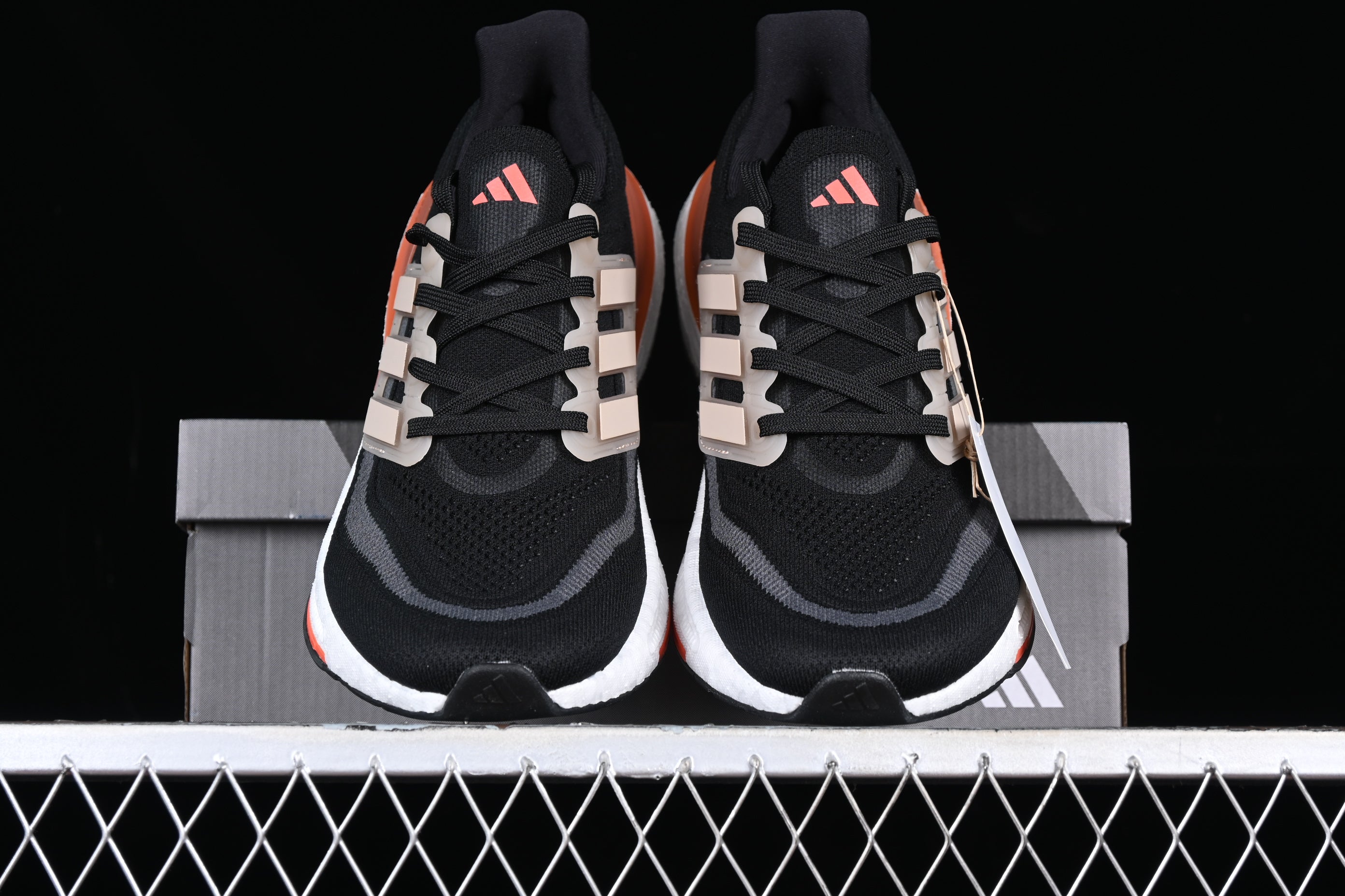 adidasUnisex Ultra Boost 23 - Light