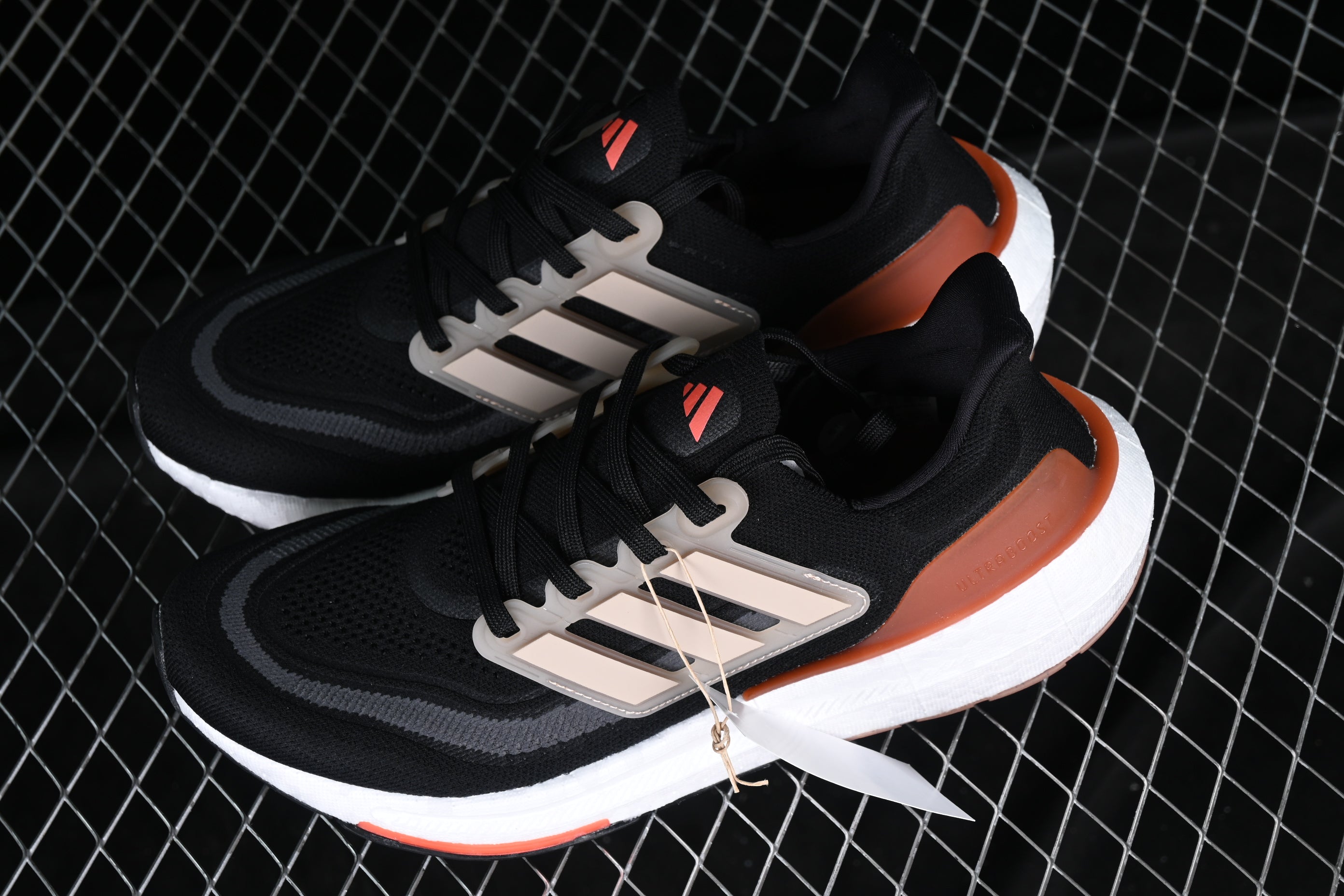 adidasUnisex Ultra Boost 23 - Light