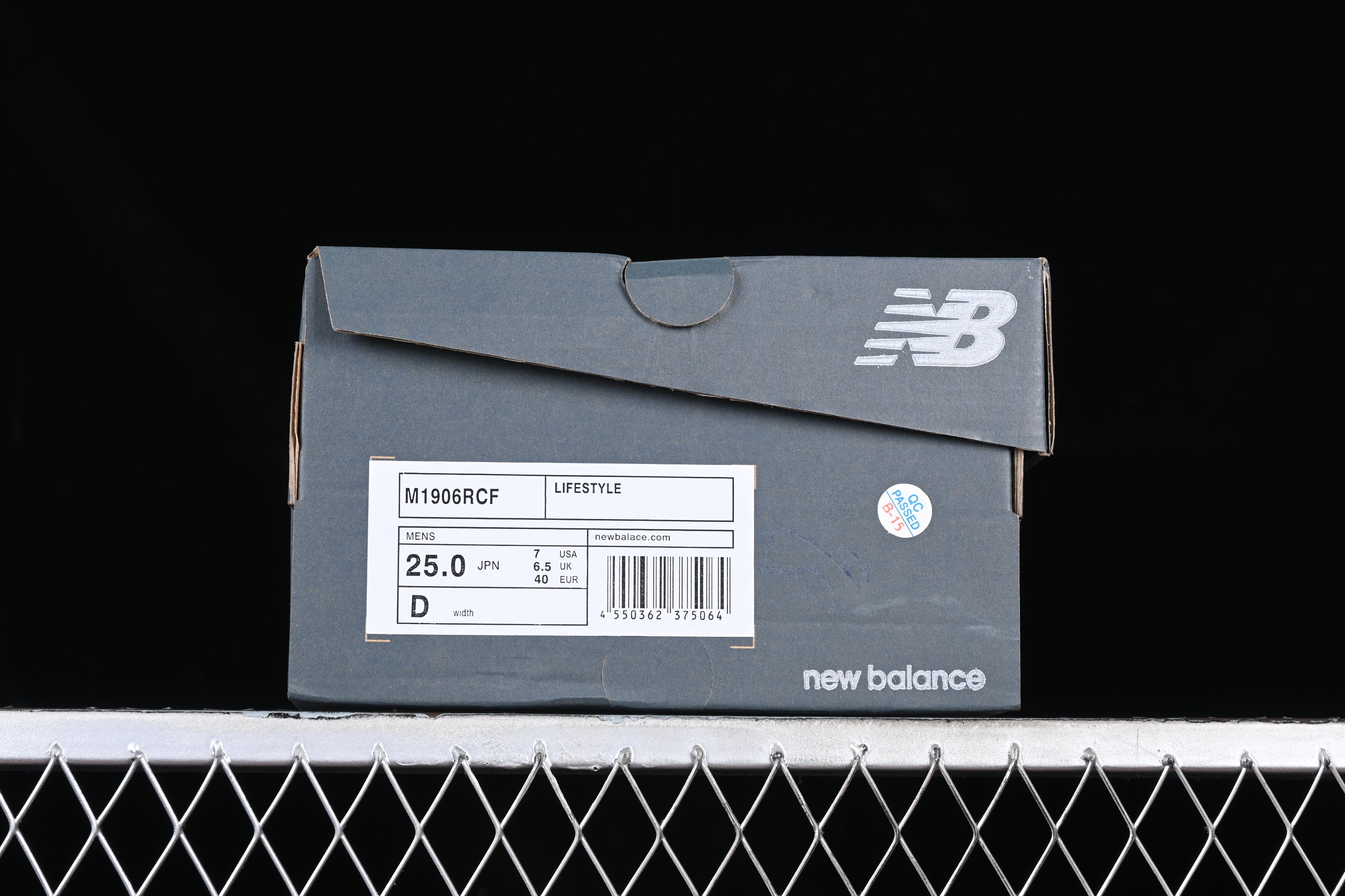 New Balance 1906R - Hornets