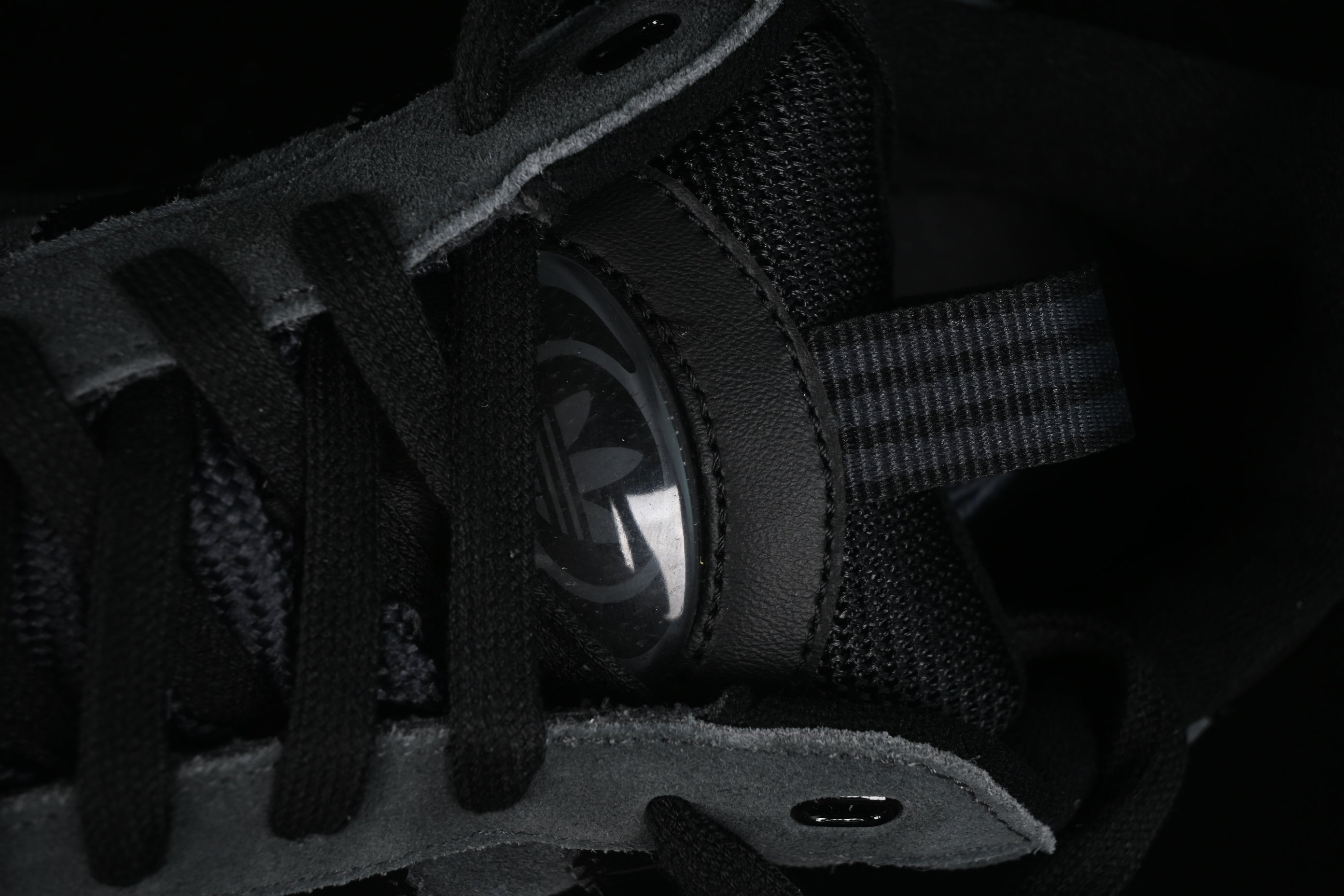 adidasUnisex Campus 00s -  Carbon Black