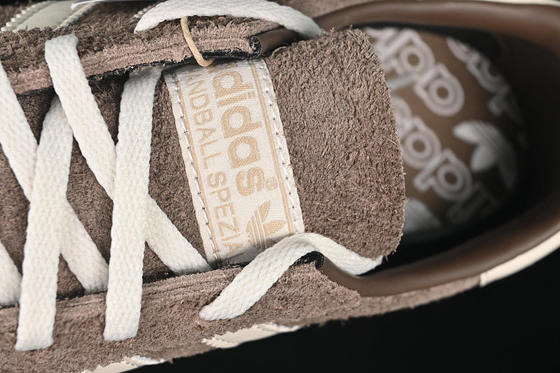 Handball Spezial - Earth Strata Gum