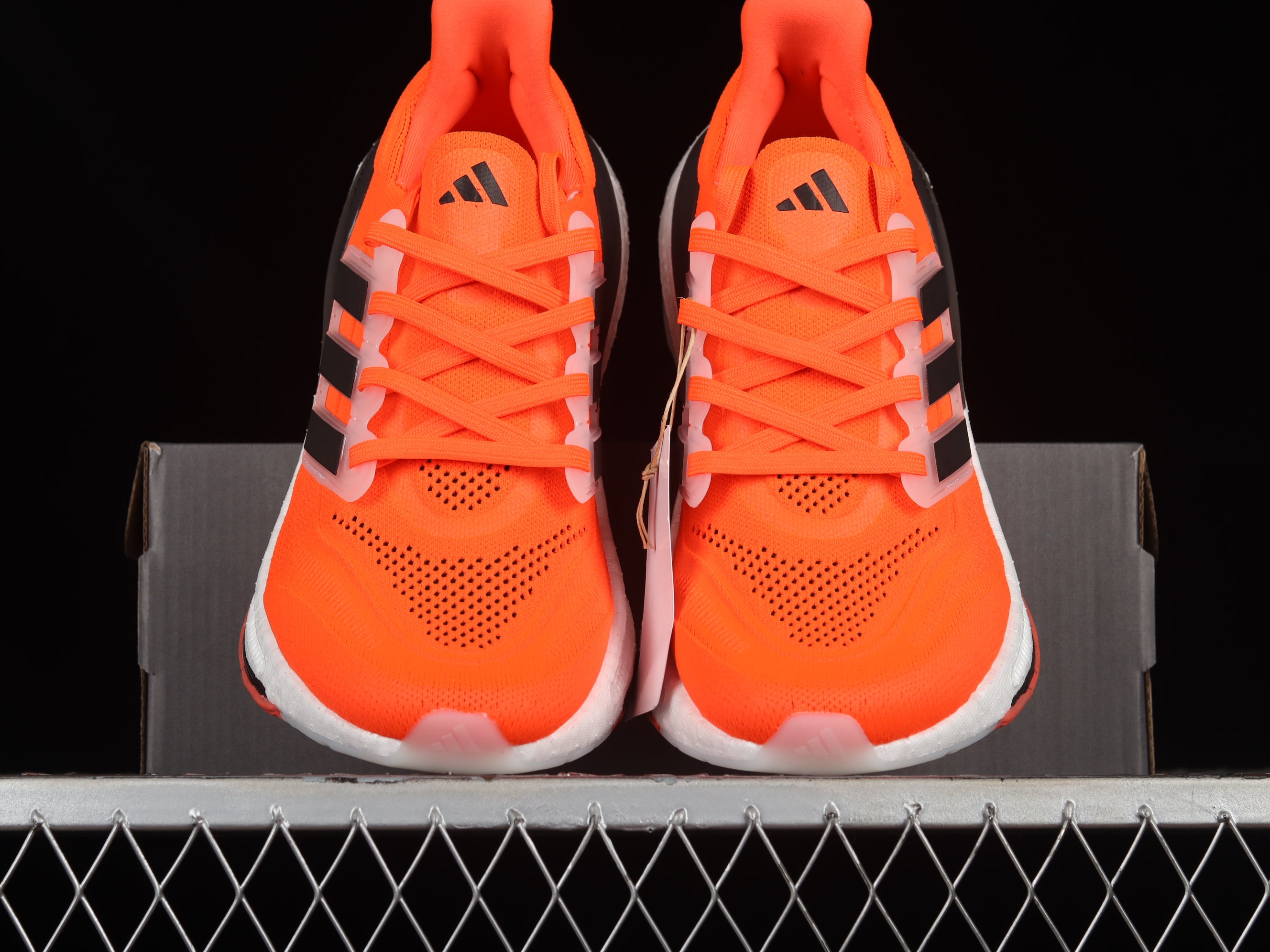 adidasUnisex UltraBoost 23 - Light Solred