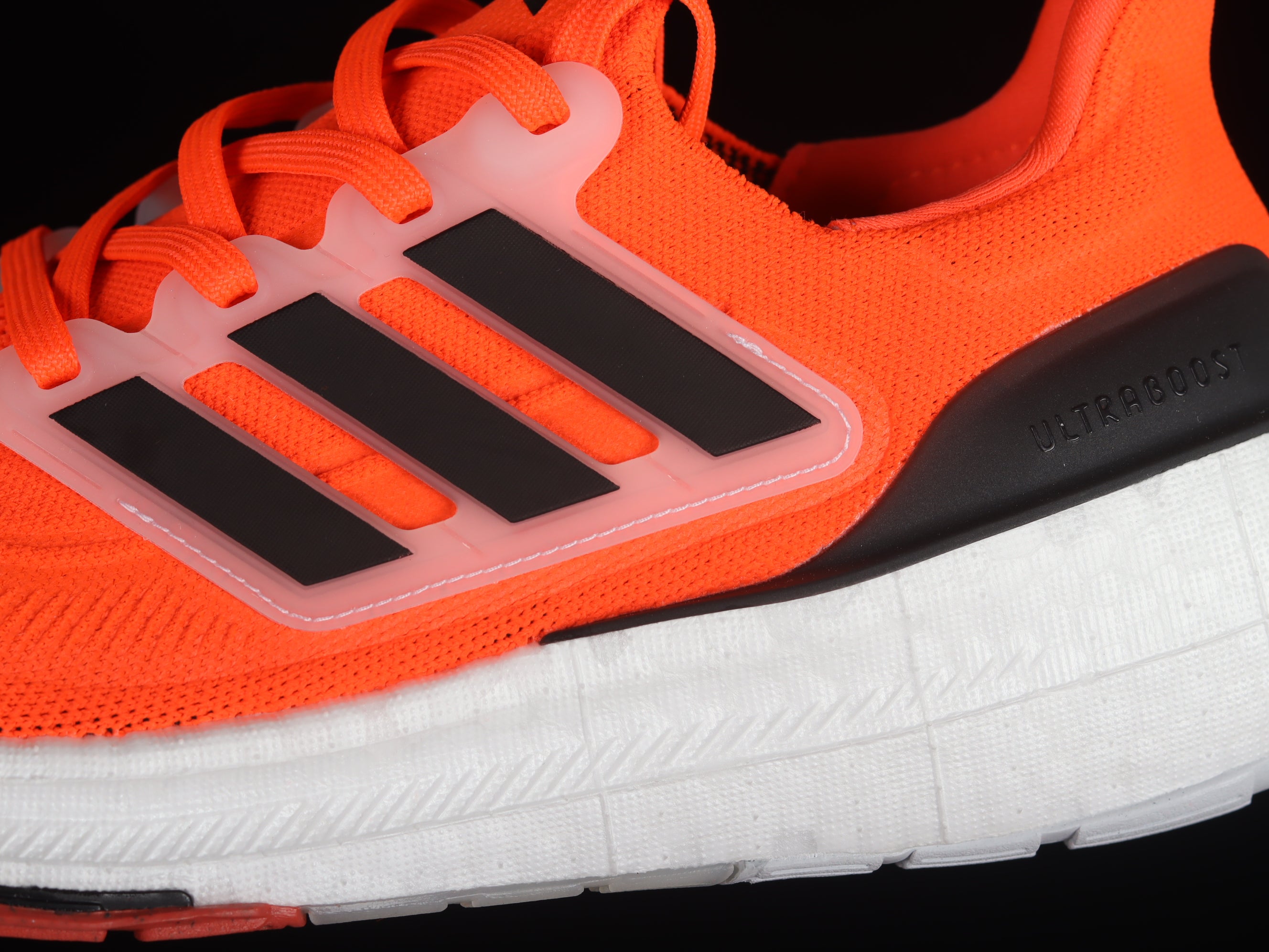 adidasUnisex UltraBoost 23 - Light Solred