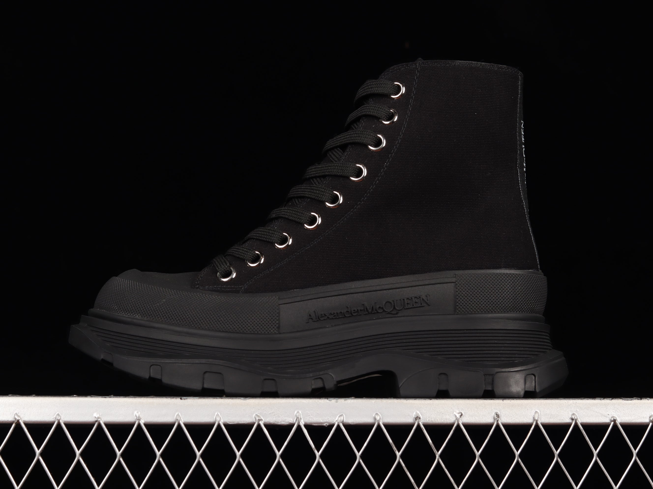 AlexanderUnisex McQueen Tread Slick High Boot - Black