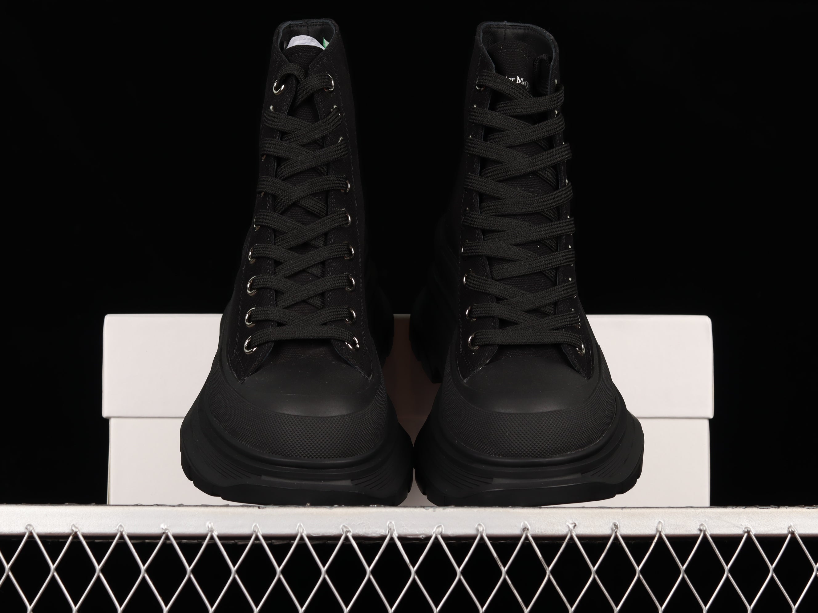 AlexanderUnisex McQueen Tread Slick High Boot - Black
