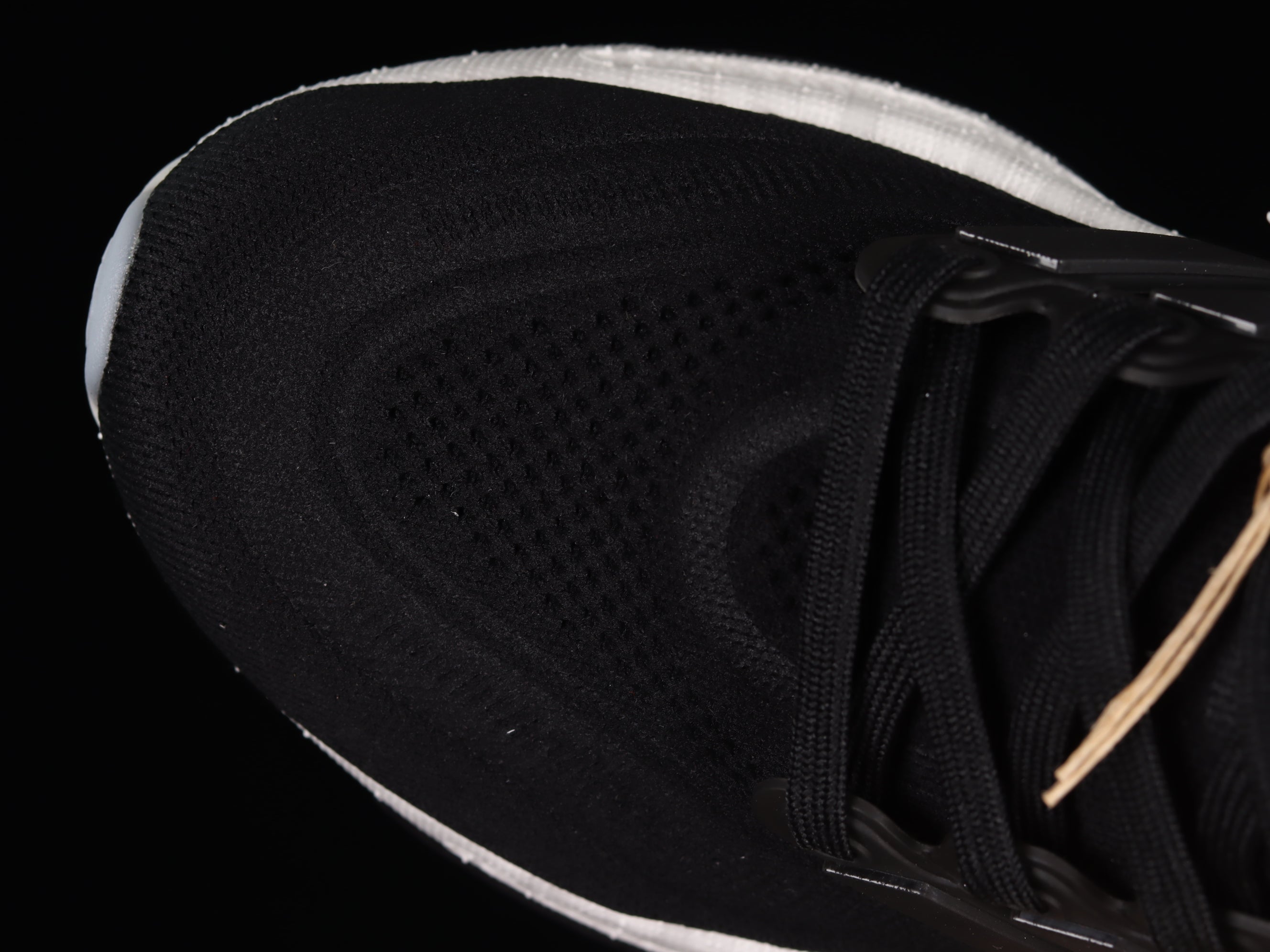 adidasUnisex Ultrabost Light 23 - Black