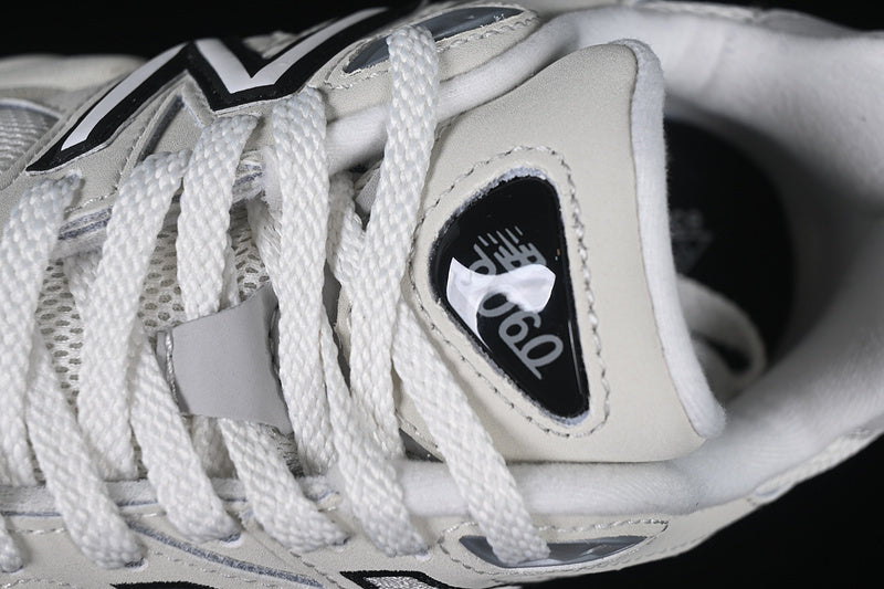 New Balance 9060 - Sea Salt