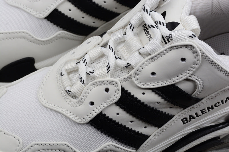 Balenciaga x adidasUnisex Triple S - White/Black