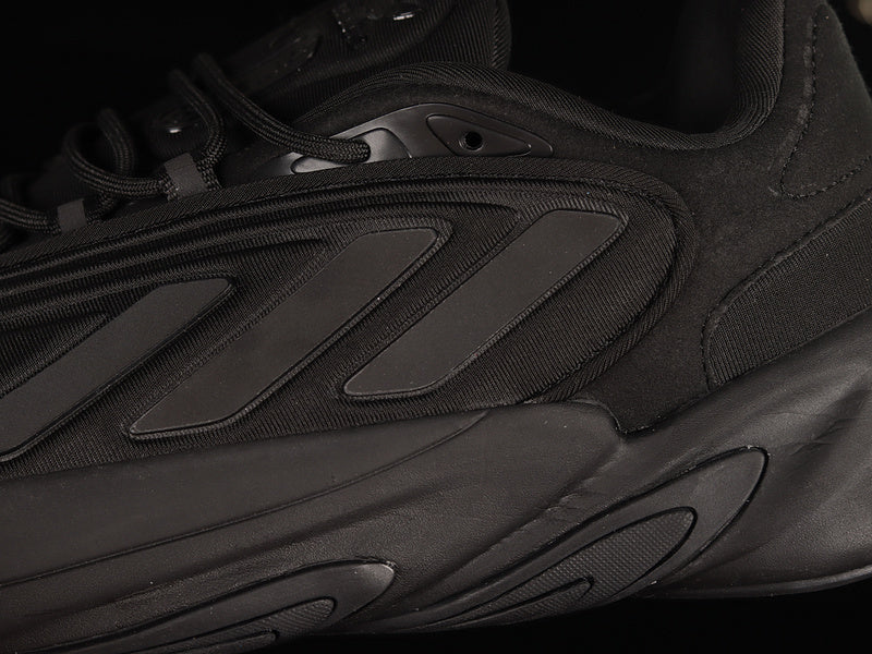 adidasUnisex Ozelia - Triple Black