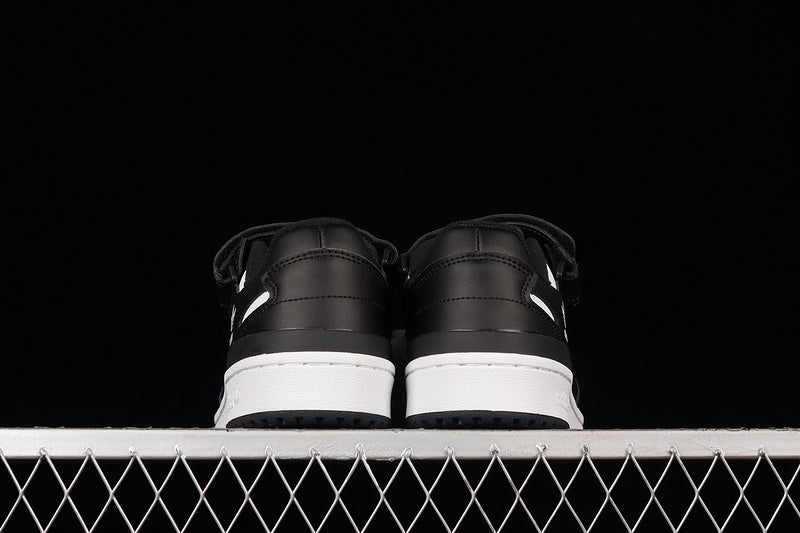 adidasUnisex  Forum Low - Panda