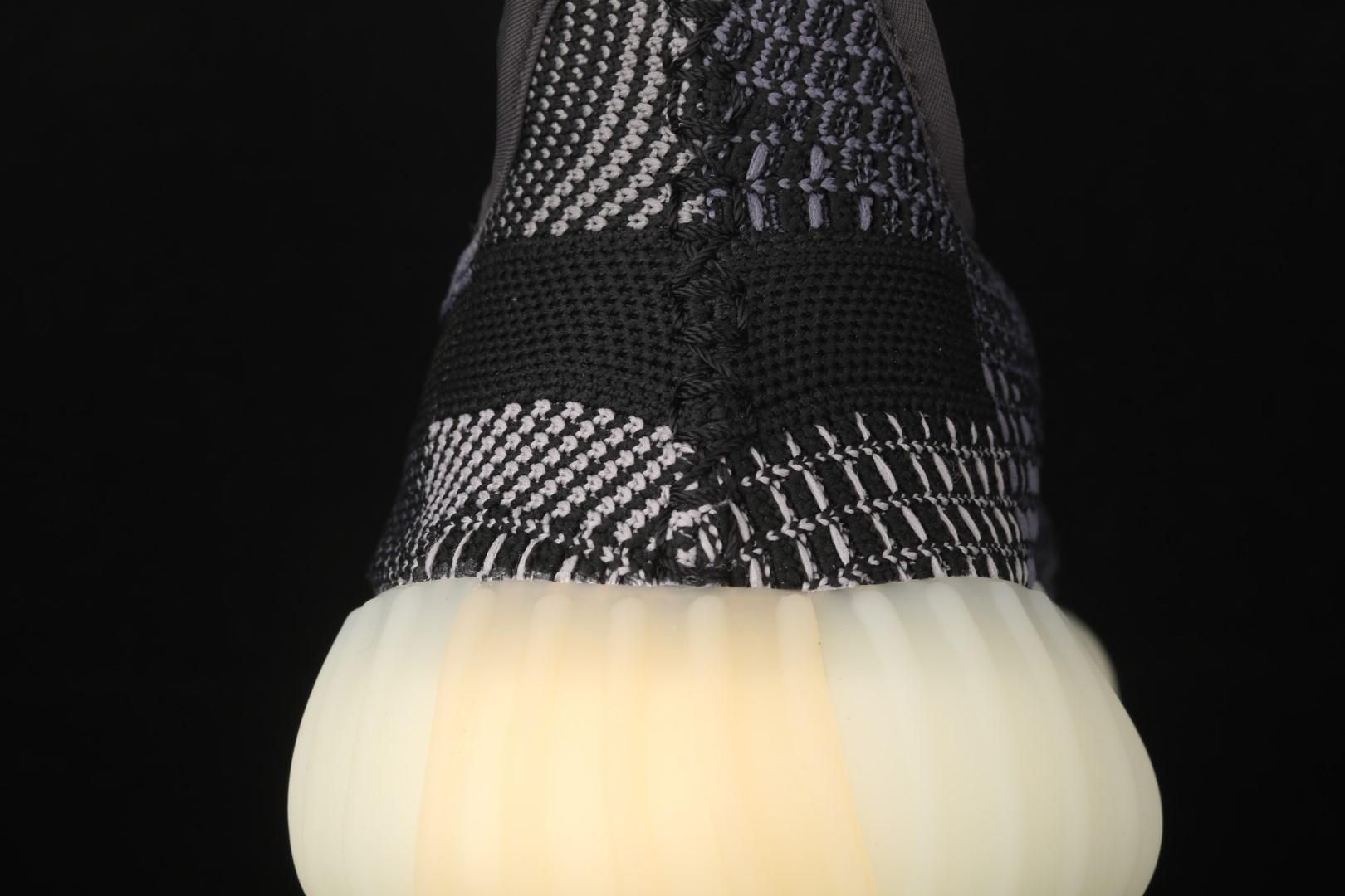 adidasUnisex Yeezy Boost 350 V2 - Carbon