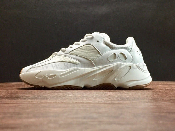 YEEZY Boost 700 - White/Gum