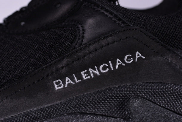 BalenciagaUnisex Vintage Triple S Trainers - Triple Black Distressed