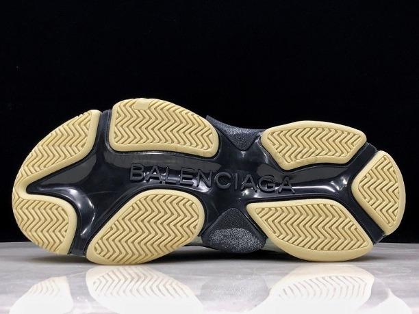 BalenciagaUnisex Triple S - Grey