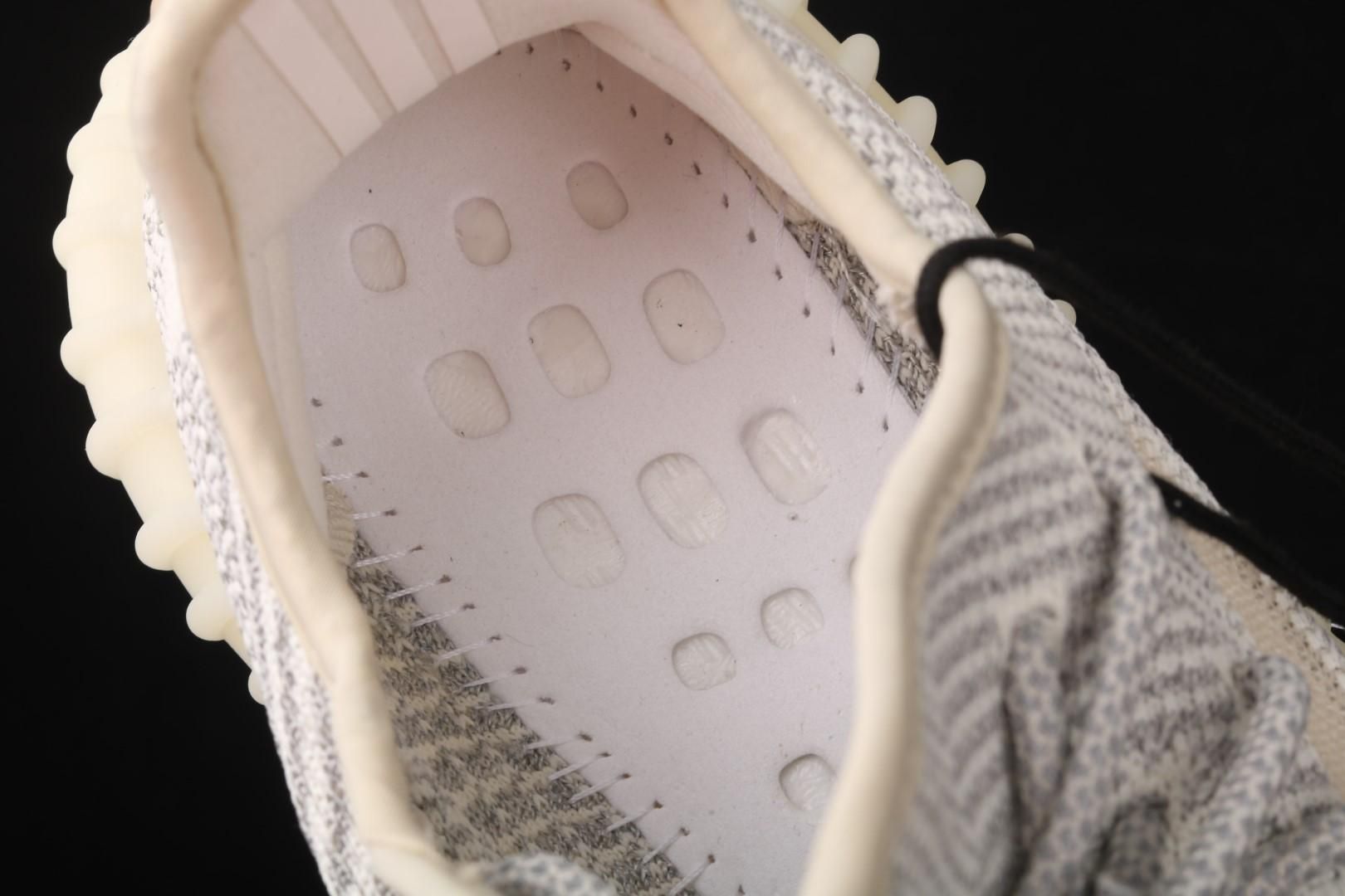 adidasUnisex Yeezy Boost 350 V2 - Lundmark