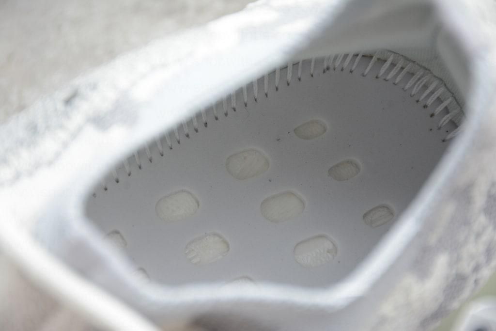 adidasUnisex YEEZY Boost 380 - Alien