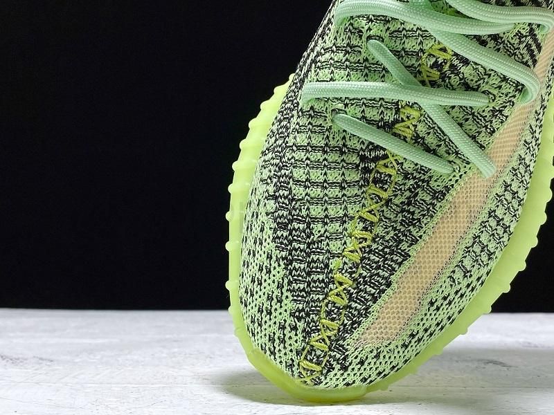 YEEZY Boost 350 V2 - Yeezreel