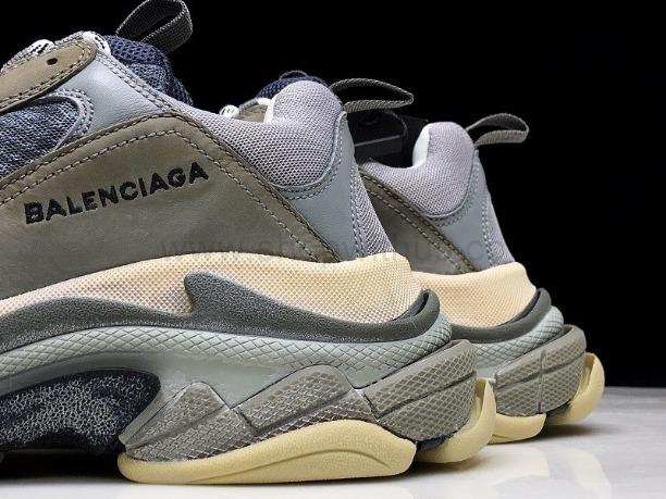 BalenciagaUnisex Triple S - Grey