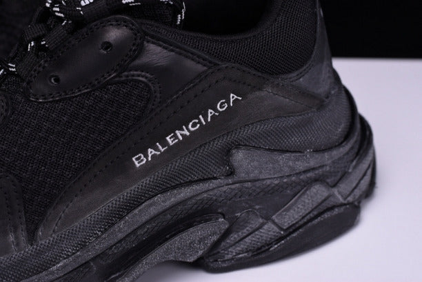 BalenciagaUnisex Vintage Triple S Trainers - Triple Black Distressed