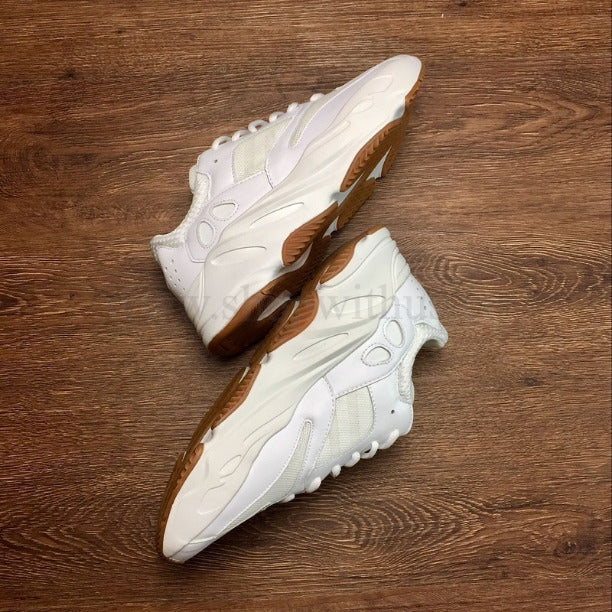 YEEZY Boost 700 - White/Gum