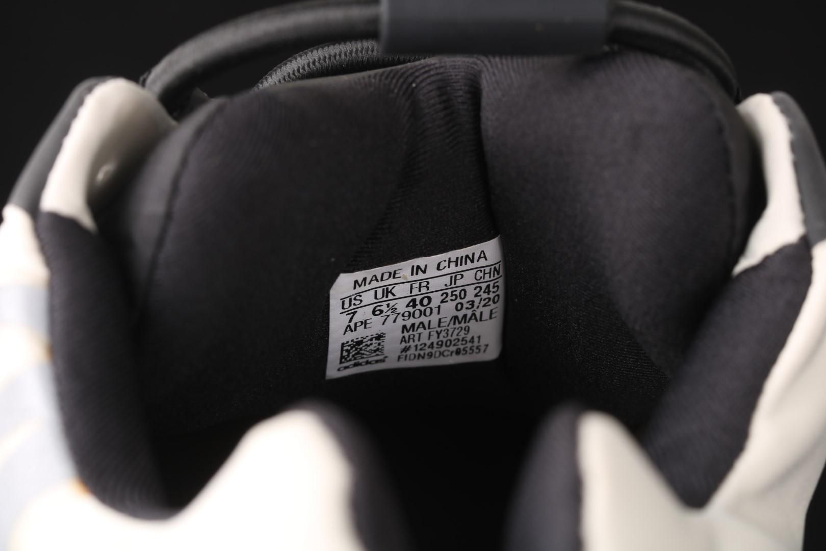 adidasUnisex Yeezy Boost 700 MNVN - Bone