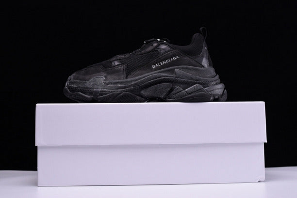 BalenciagaUnisex Vintage Triple S Trainers - Triple Black Distressed