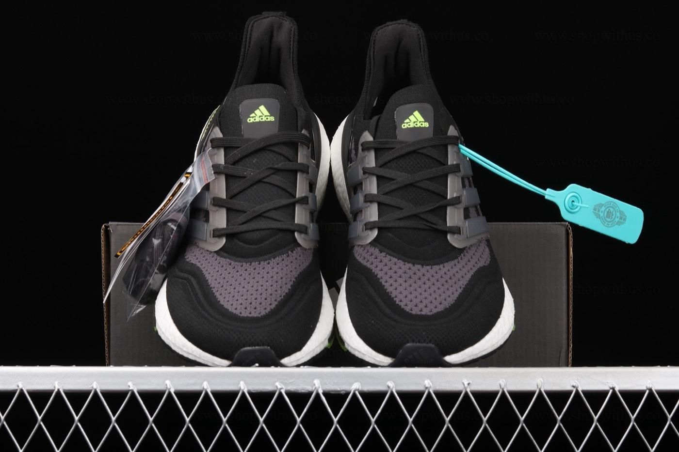 adidasUnisex Ultraboost 21 - Black/Solar Yellow