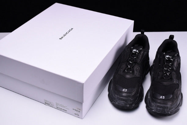 BalenciagaUnisex Vintage Triple S Trainers - Triple Black Distressed